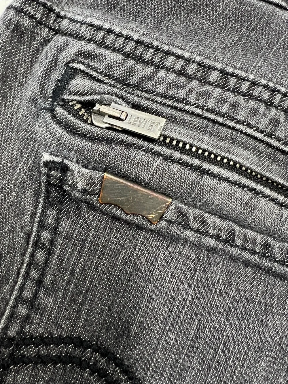 Levi’s 511 Slim Gray Distressed Jeans Zipper Back Pockets 34x30